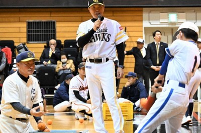 ソフトバンク・小久保監督が児童600人激励　和歌山で野球教室