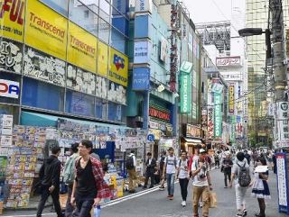 街角景気、３カ月ぶり改善　１１月、気温低下で冬物伸び