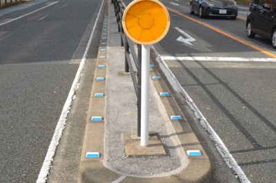 雑草対策に「鉄鋼スラグ」　除草から防草に転換　北九州市が実証実験