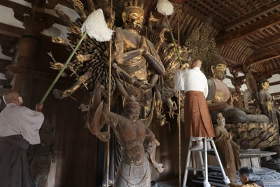 唐招提寺で年末恒例の「お身ぬぐい」　「来年こそは平穏な1年に」