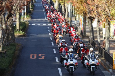 バイクの楽しさプレゼント　サンタ100人が模範運転ツーリング