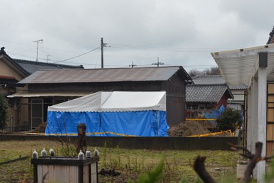 空き家敷地の土の中から男性遺体　死体遺棄事件で捜査　新潟