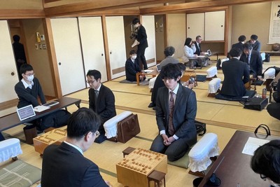 万感の思い込め　東京将棋会館、移転前最後の指し納め