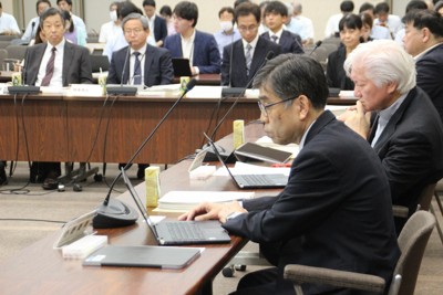 基礎年金給付底上げに条件　3号廃止は見送り　厚労省部会まとめ