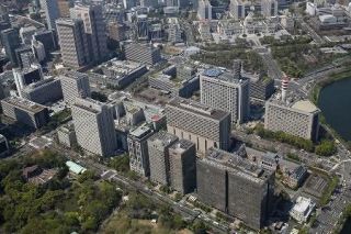 ２５年度予算案、１１５兆円台　過去最大、税収最高で国債費増